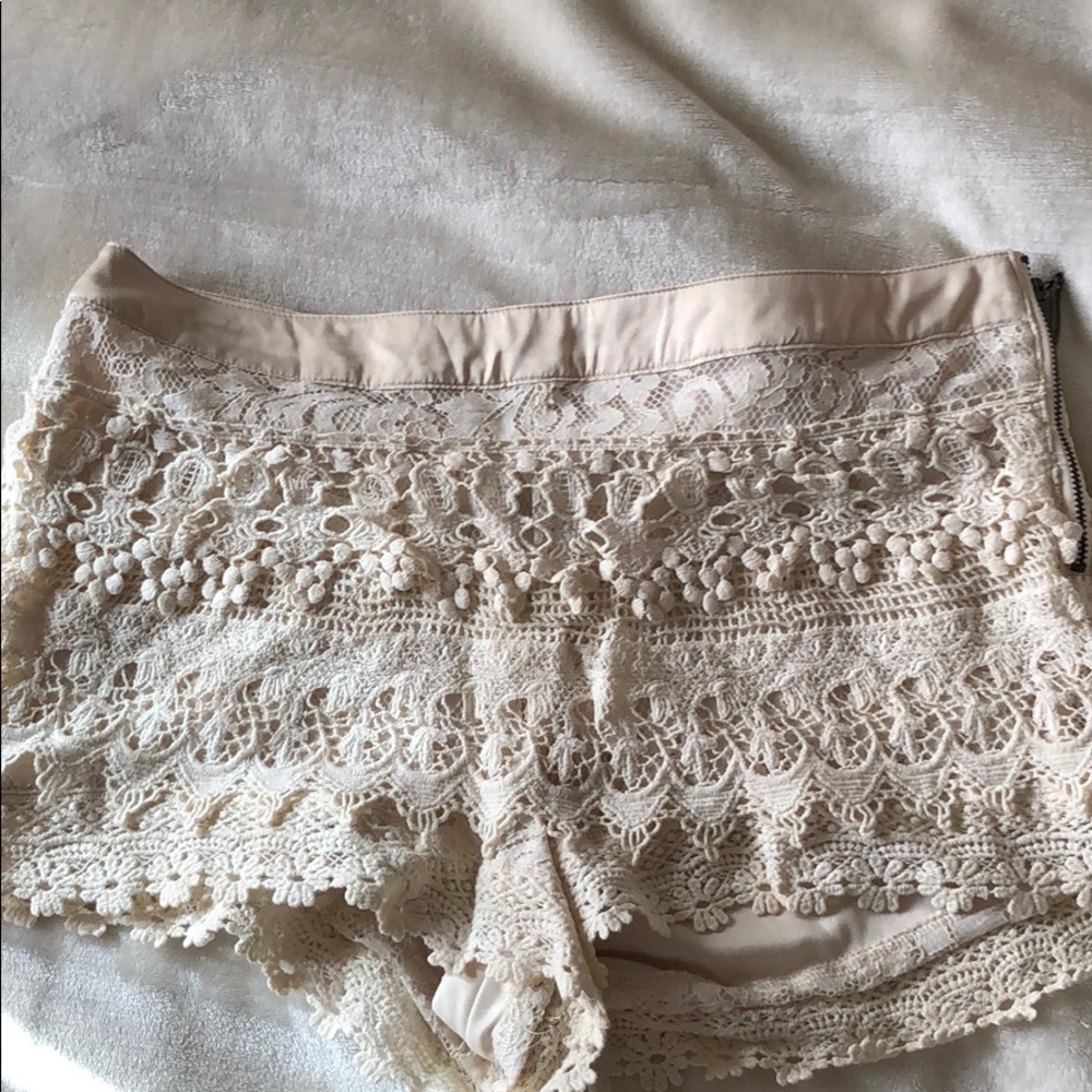 Laced short shorts